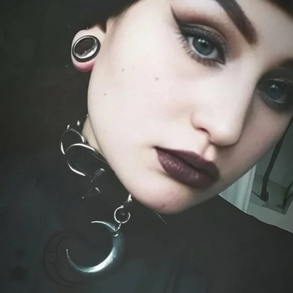 🆕️🆑 Gothic Leather Choker With Crescent Moon Pendant Metal D-Rings Adjustable - Picture 7 of 13